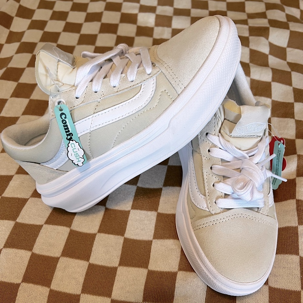 Vans Old Skool Overt CC sand and white shoes